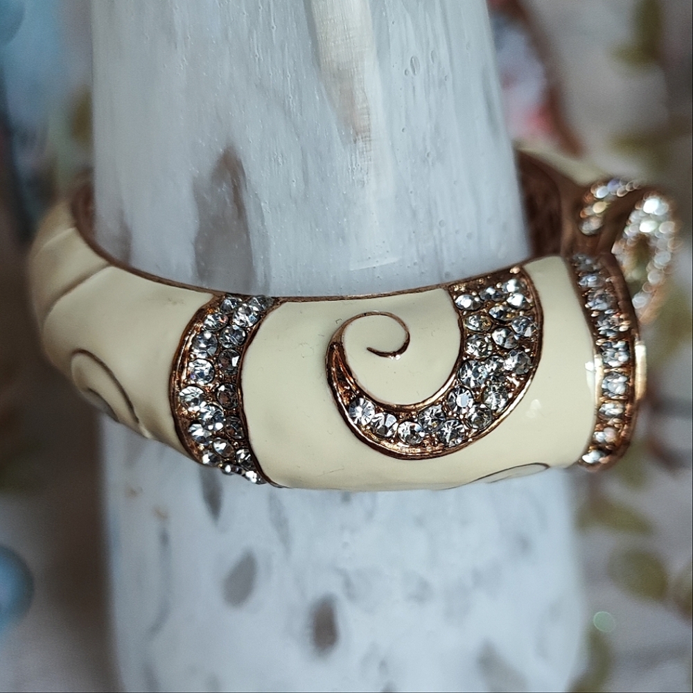 Cream Gold Tone Swirl Enameled Clear Citrine Rhinestone Clamper Bangle Bracelet - Picture 5 of 10